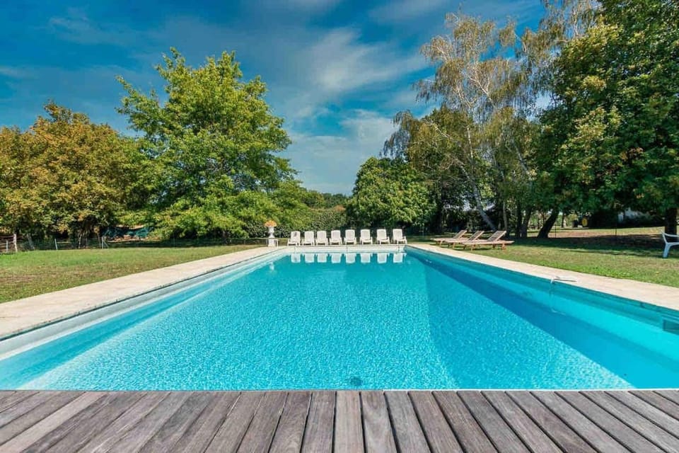 PARENTHESE 30 COUCHAGES SUR 2 GITES PISCINE 1H30 Paris CAMPAGNE CHIC House in Centre-Val de Loire