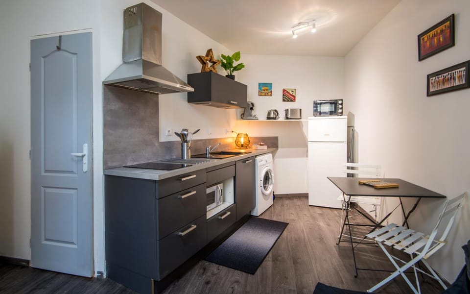 Kitchen or kitchenette, stove, kitchen