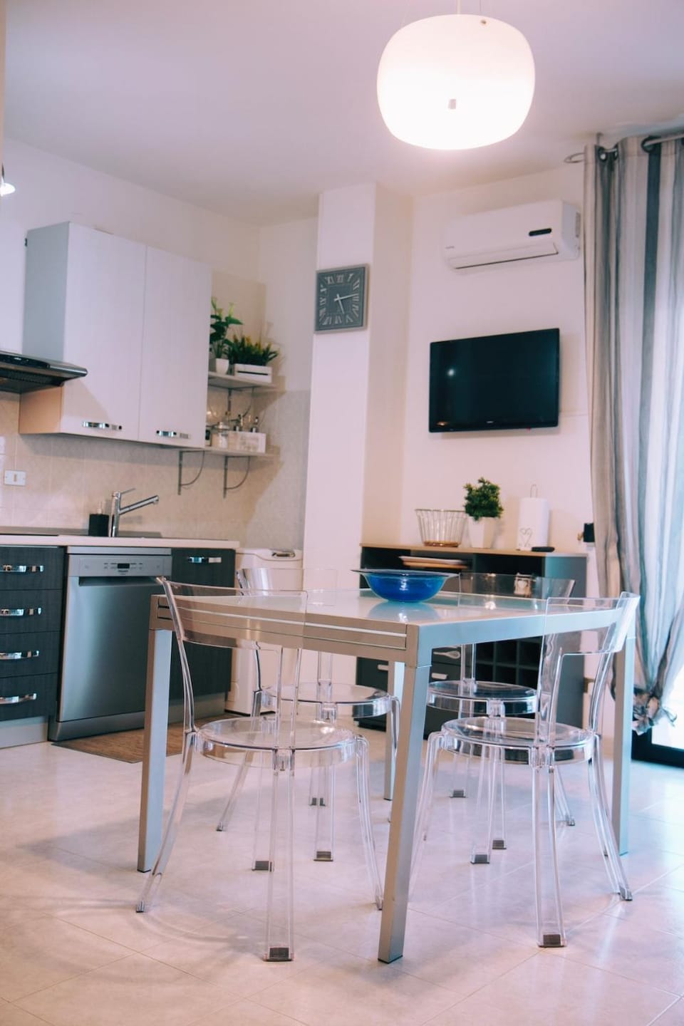 TV and multimedia, Kitchen or kitchenette, Living room, Dining area