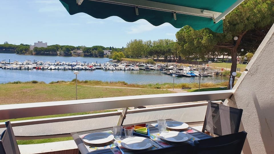 Natural landscape, Balcony/Terrace, Lake view