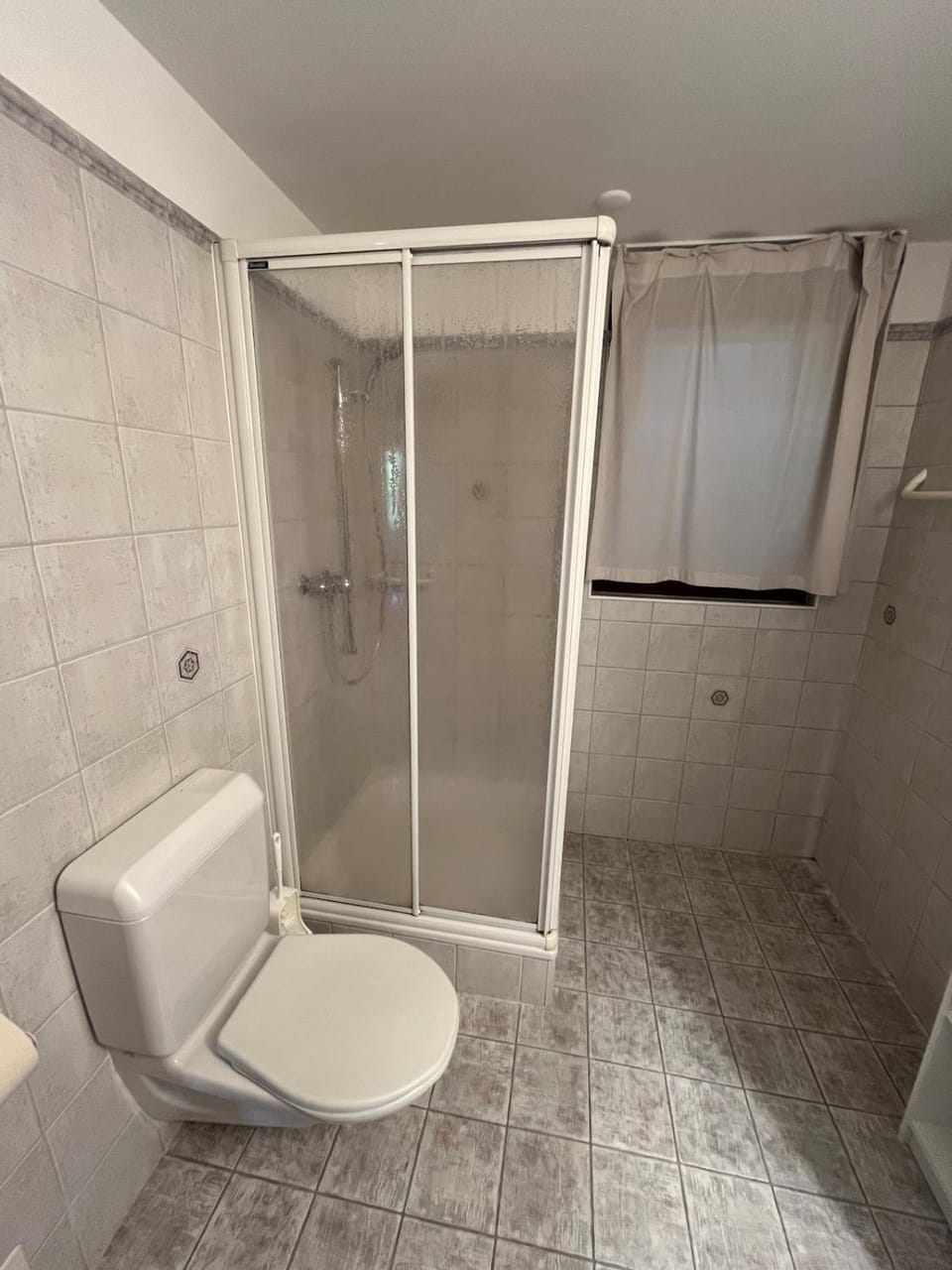 Small Green Views Apartment in Locarno