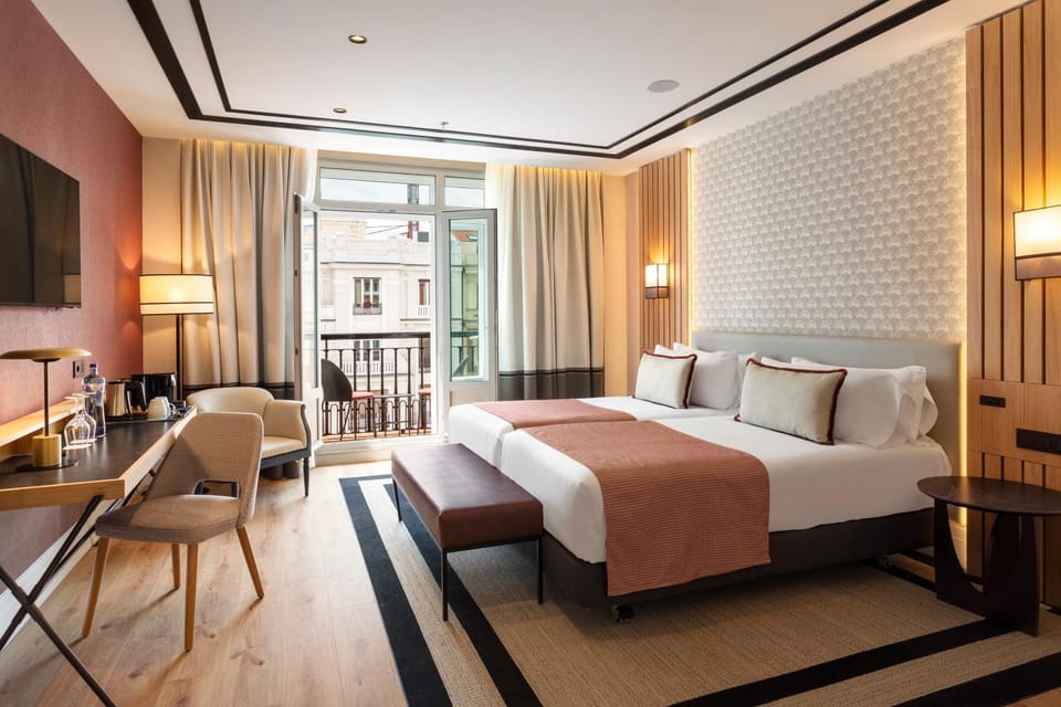 Bed, TV and multimedia, Balcony/Terrace, Photo of the whole room, Bedroom