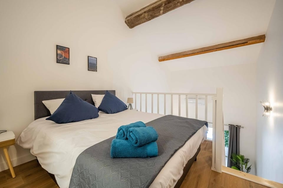 Bed, Bedroom