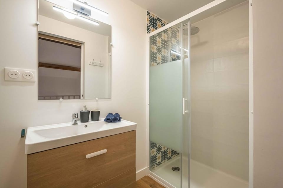 Shower, Bathroom