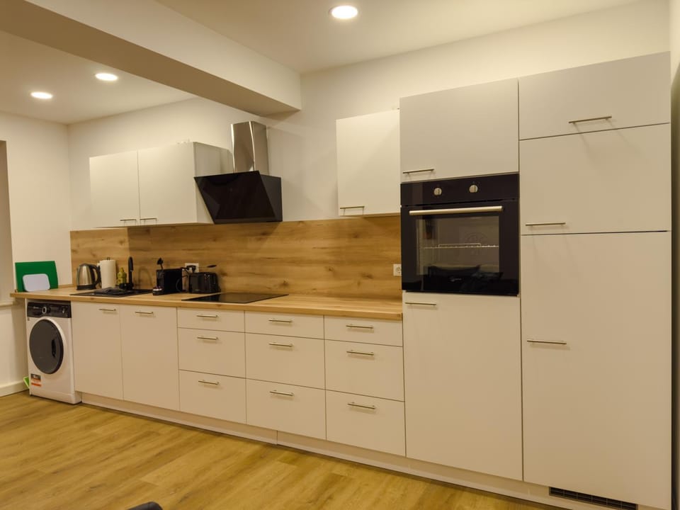 Kitchen or kitchenette, kitchen, kitchen