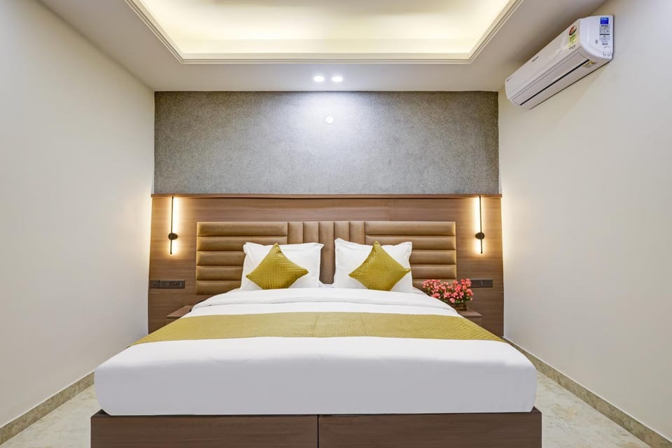 Bed, Photo of the whole room, Bedroom, air conditioner