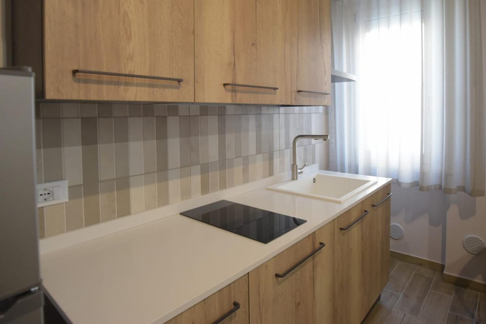 Kitchen or kitchenette, stove, Internal: Not applicable to any particular room