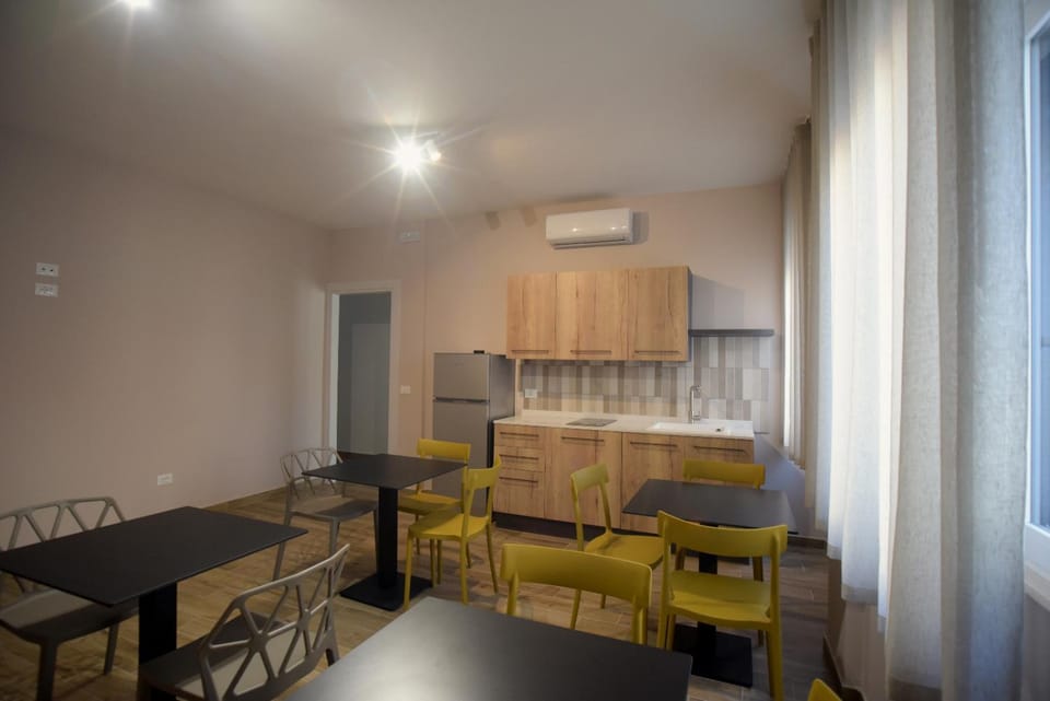 Kitchen or kitchenette, Living room, Seating area, Dining area, air conditioner, Internal: Not applicable to any particular room