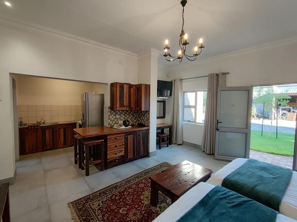 Kitchen or kitchenette, Bedroom