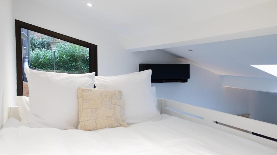 Villa de Luxe 18 Personnes avec Cinéma Privé, Spa, et Salle de Sport - Idéal Séjour Bien-Être Villa in Île-de-France