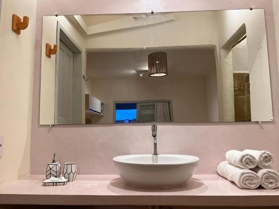 Bathroom, towels
