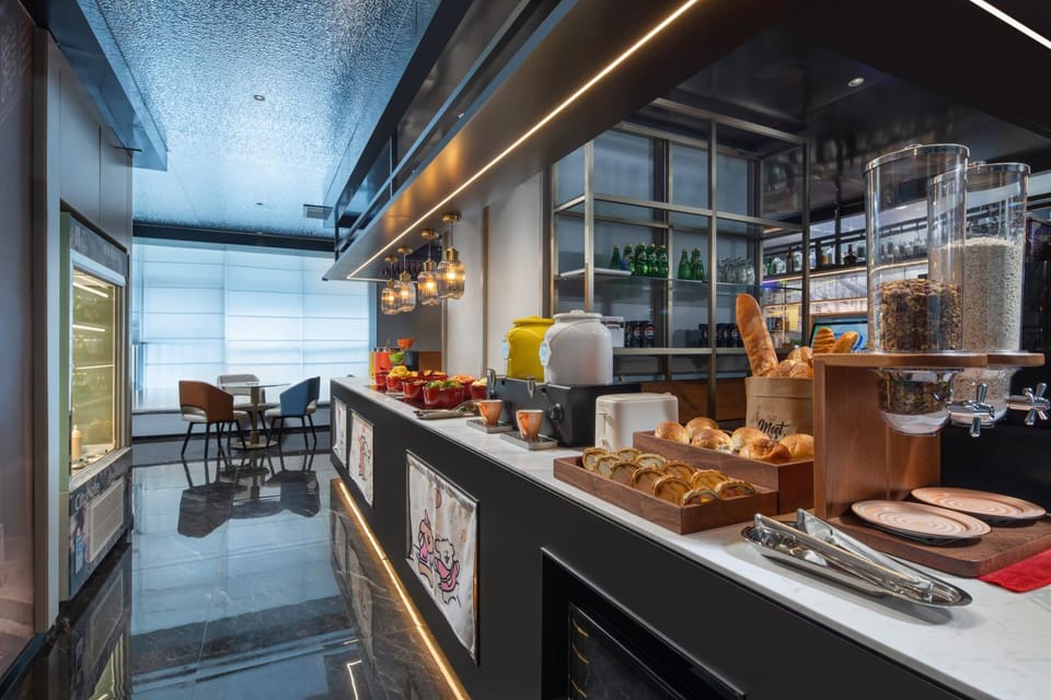 Restaurant/places to eat, Food and drinks, Buffet breakfast