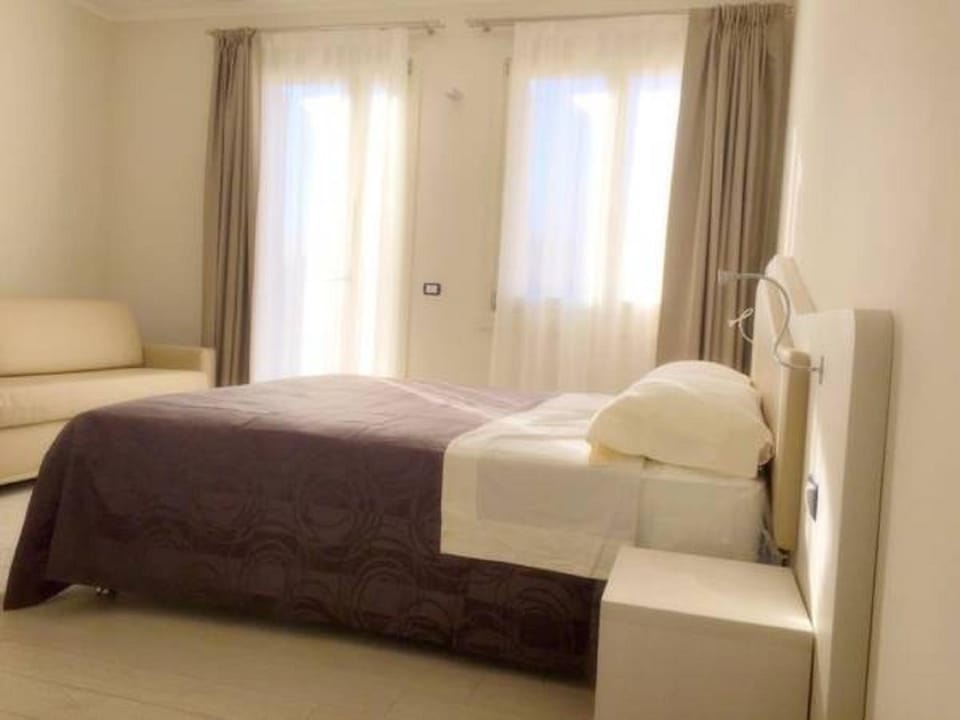 Day, Photo of the whole room