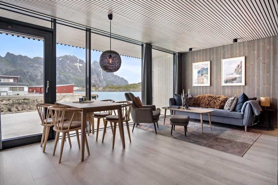 View (from property/room), Living room, Seating area, Dining area, Mountain view, Sea view