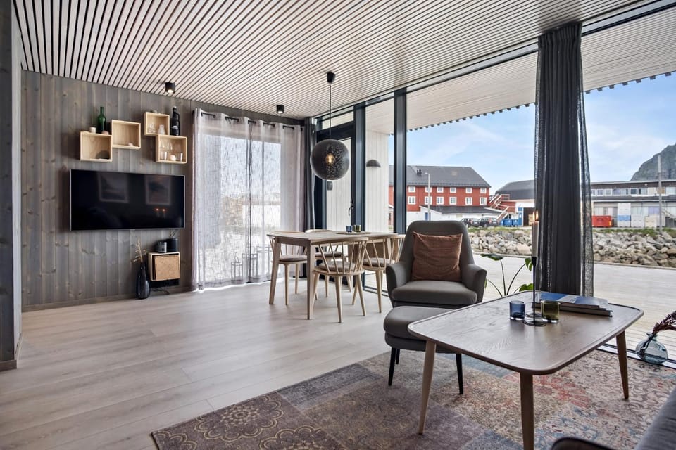 TV and multimedia, View (from property/room), Living room, Seating area, Dining area