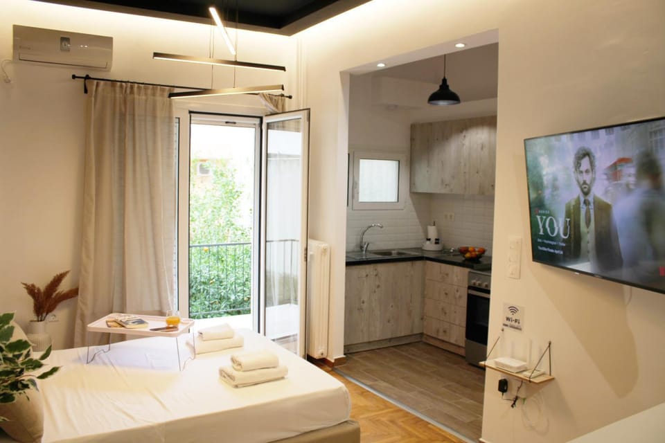 Bed, TV and multimedia, Kitchen or kitchenette, Photo of the whole room, Bedroom, towels