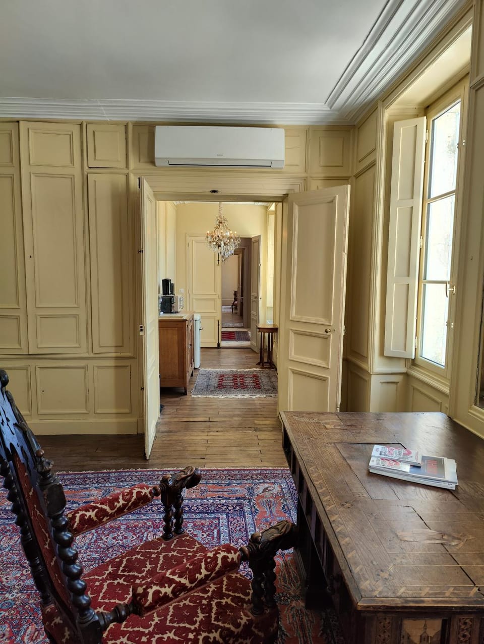 Le Château du Sollier - Charme calme et confort climatisation à 5mn du peage de Bourges à la campagne - stationnement privé Apartment hotel in Centre-Val de Loire