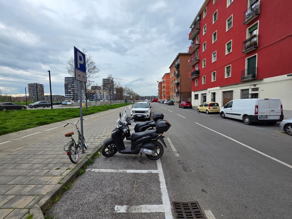 Property building, Day, Neighbourhood, Street view, Location, Parking
