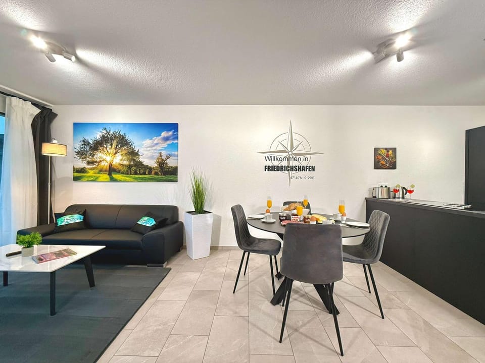 Living room, Seating area, Dining area