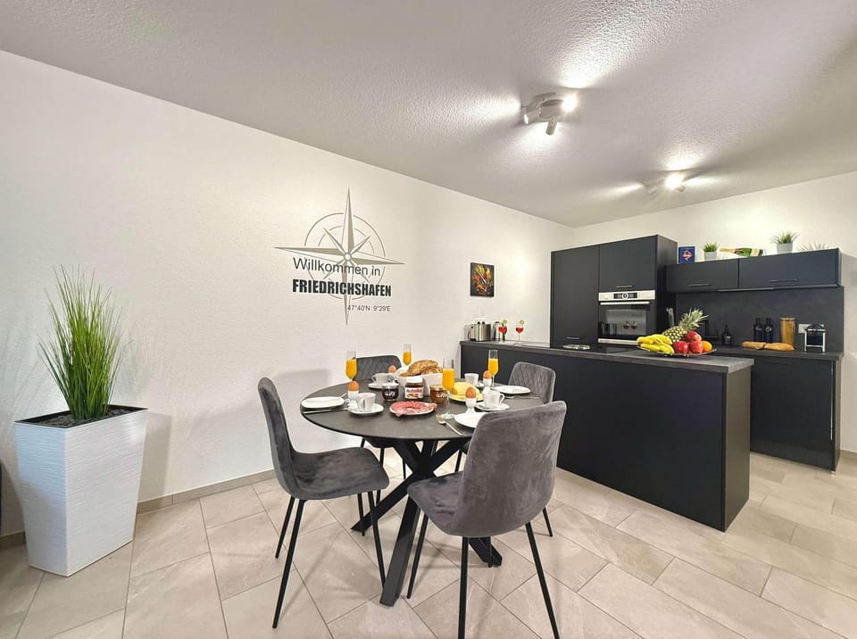 Living room, Dining area, kitchen