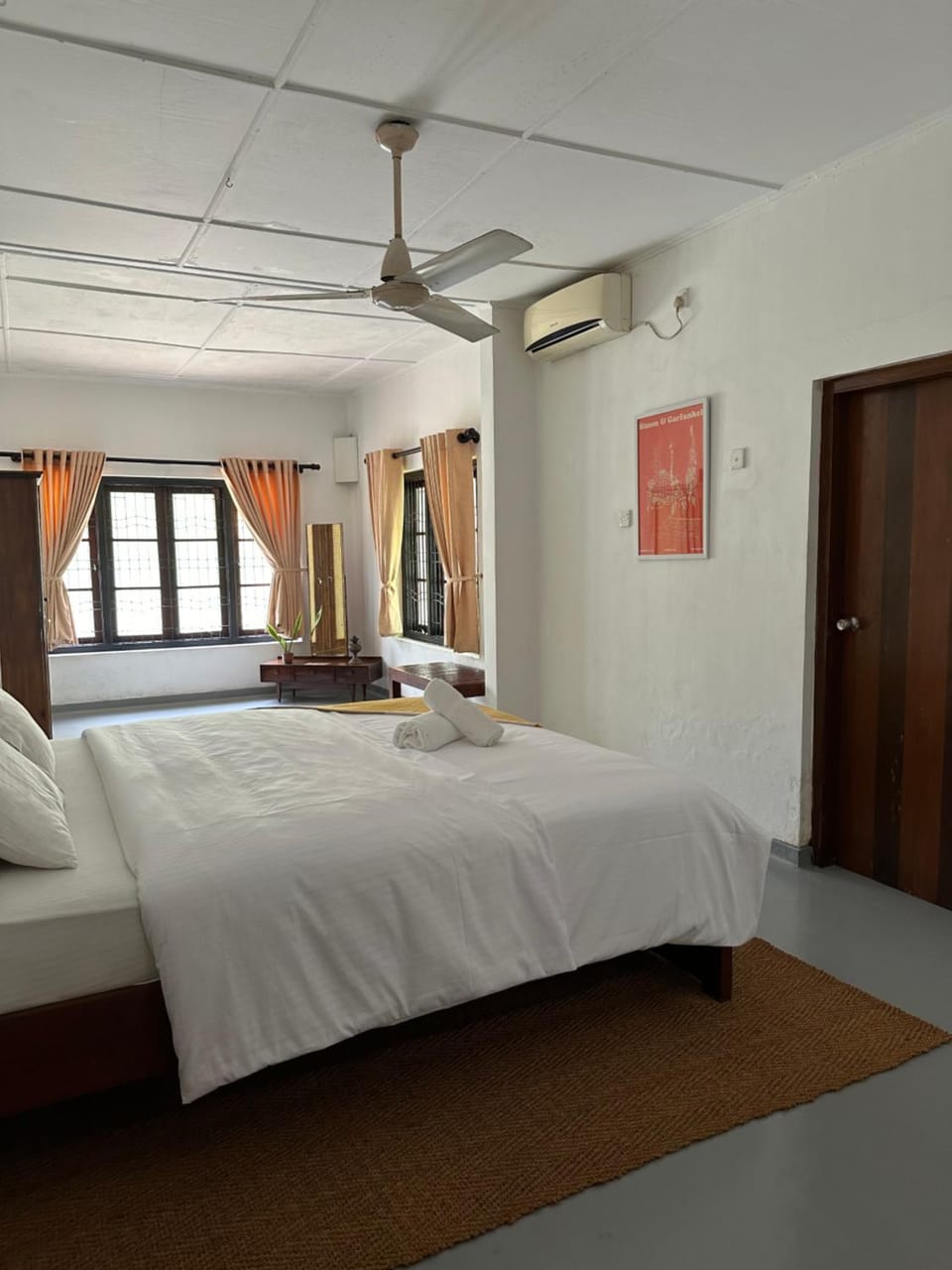 Property building, Bed, Photo of the whole room, Bedroom, towels, air conditioner