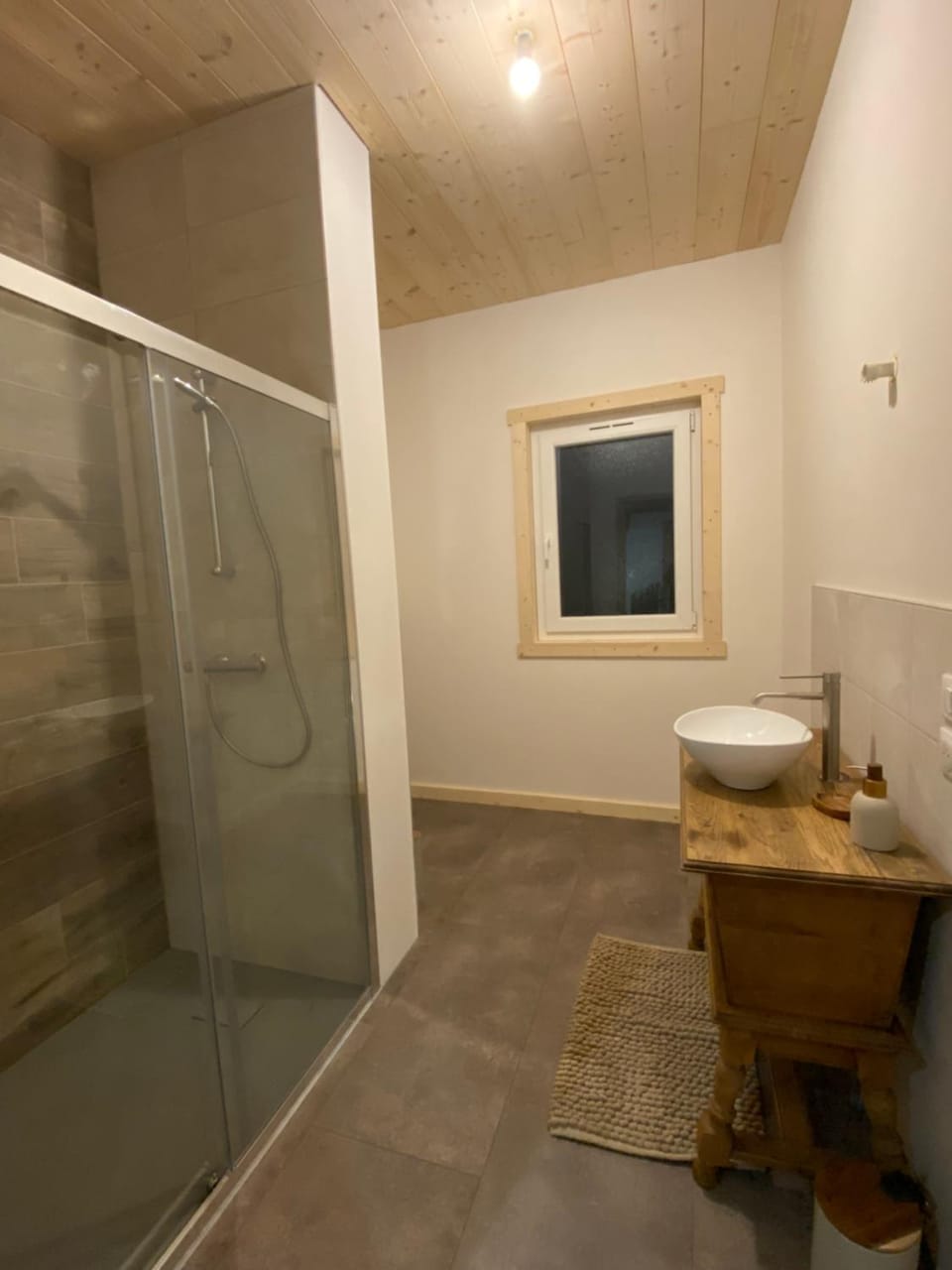 Shower, Toilet