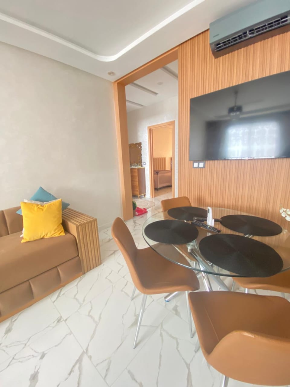 Communal lounge/ TV room, TV and multimedia, Dining area