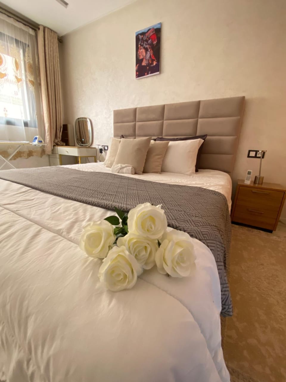 Bed, Photo of the whole room, Decorative detail, Bedroom