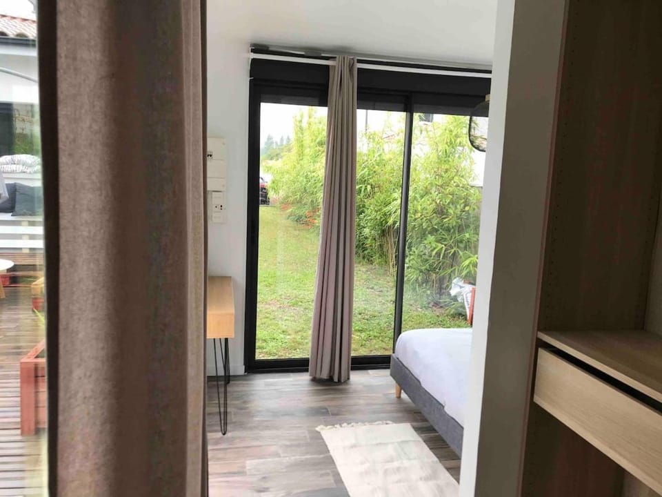 Guest House avec piscine et jardin Privatifs House in Nouvelle-Aquitaine
