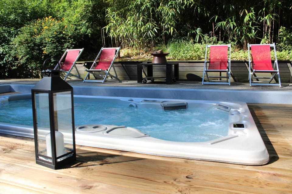 Hot Tub, Swimming pool, sunbed