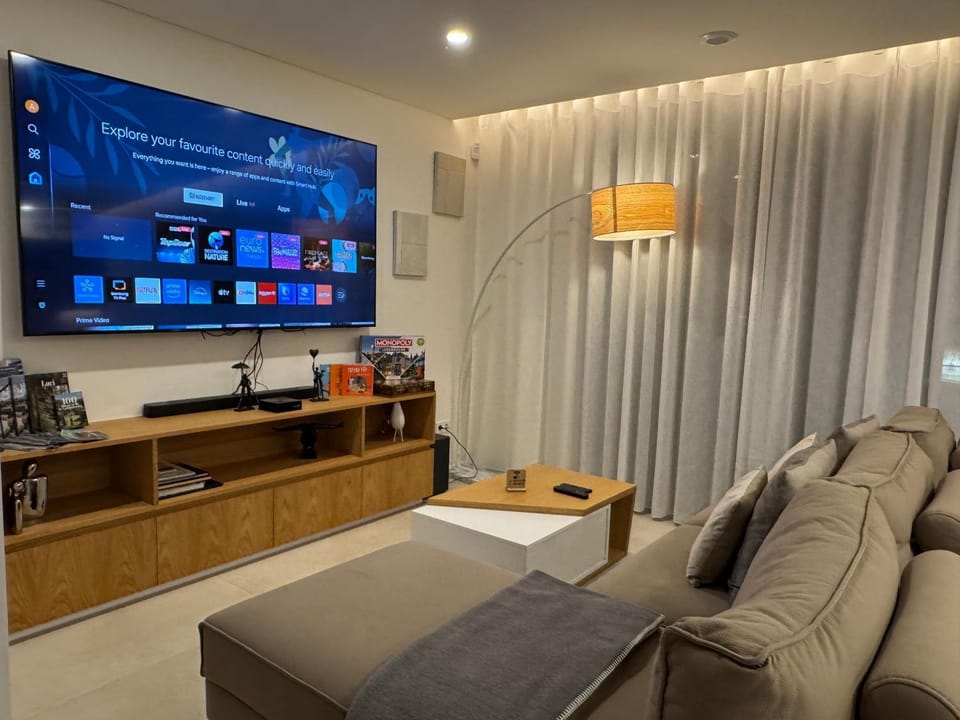 Communal lounge/ TV room, TV and multimedia, Living room, Seating area, Evening entertainment