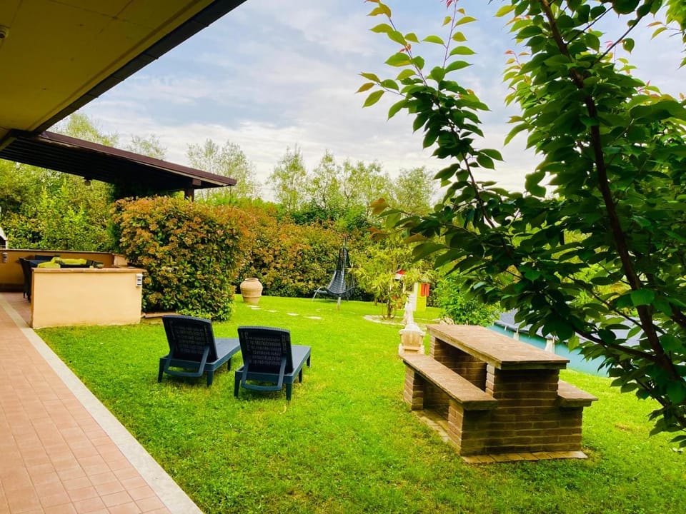 Day, Garden view