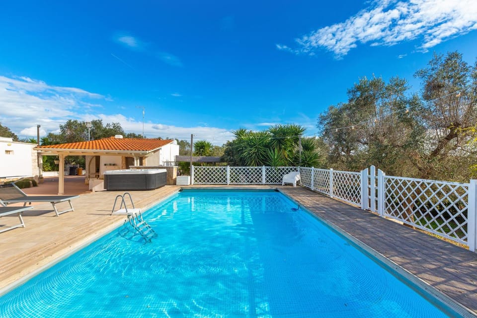Swimming pool, sunbed