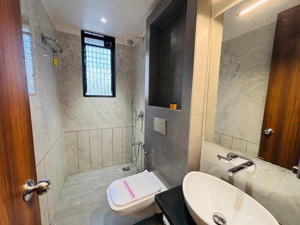 Shower, Toilet, Bathroom, towels