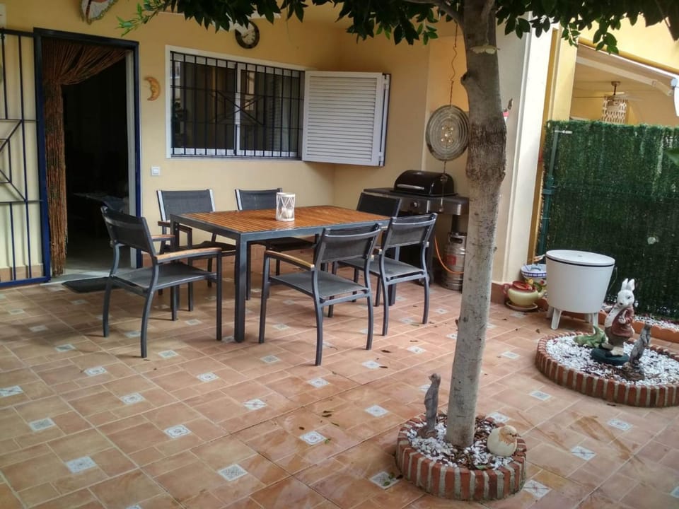 Patio, Day, Balcony/Terrace, Dining area