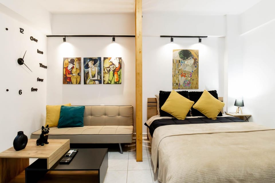 Bed, Living room