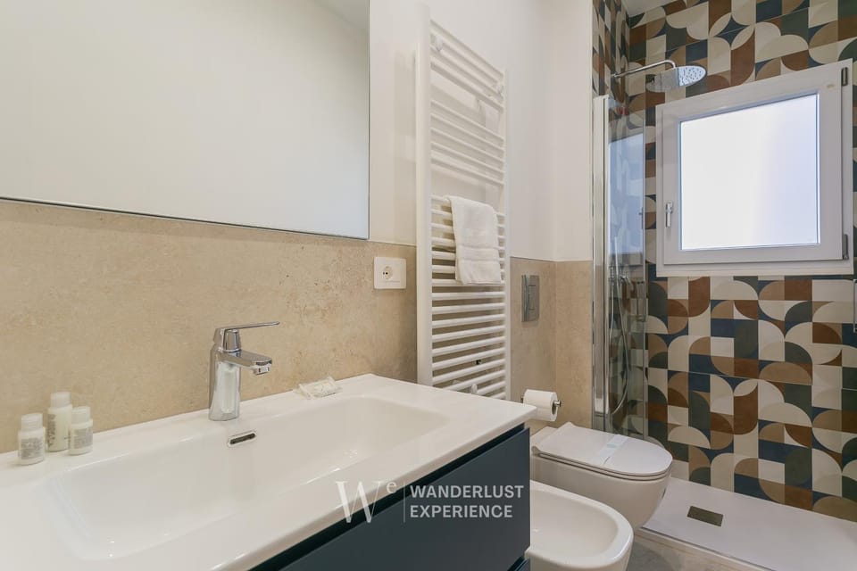 Shower, Toilet, Bathroom, Bath, towels