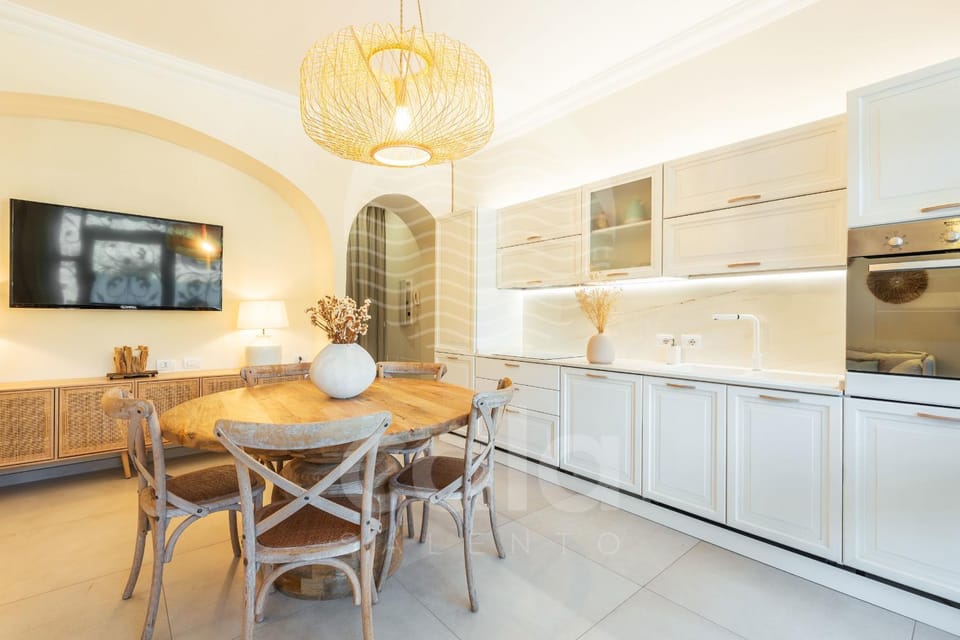 Kitchen or kitchenette, Dining area, dishwasher, oven, stove