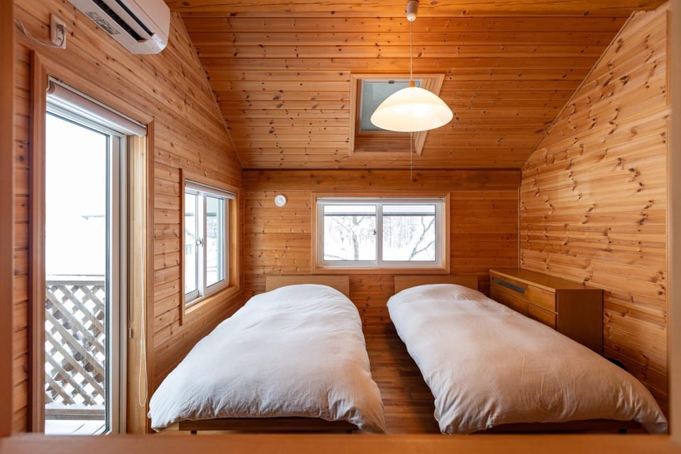 Photo of the whole room, Bedroom