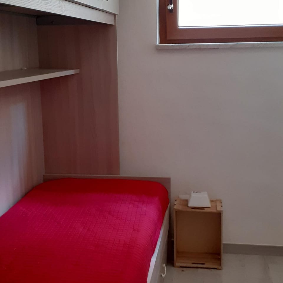 Bedroom, wardrobe