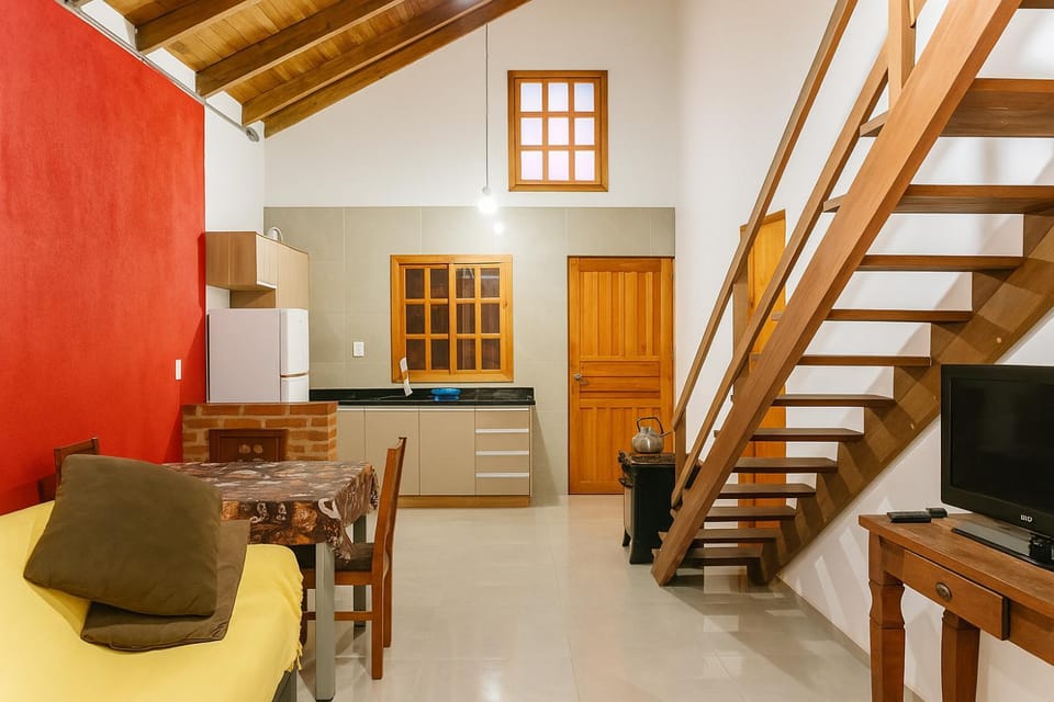 TV and multimedia, Kitchen or kitchenette, Living room, Seating area, Dining area