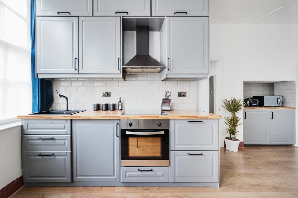 Coffee/tea facilities, Kitchen or kitchenette, dishwasher, minibar, oven, pet friendly, stove, toaster
