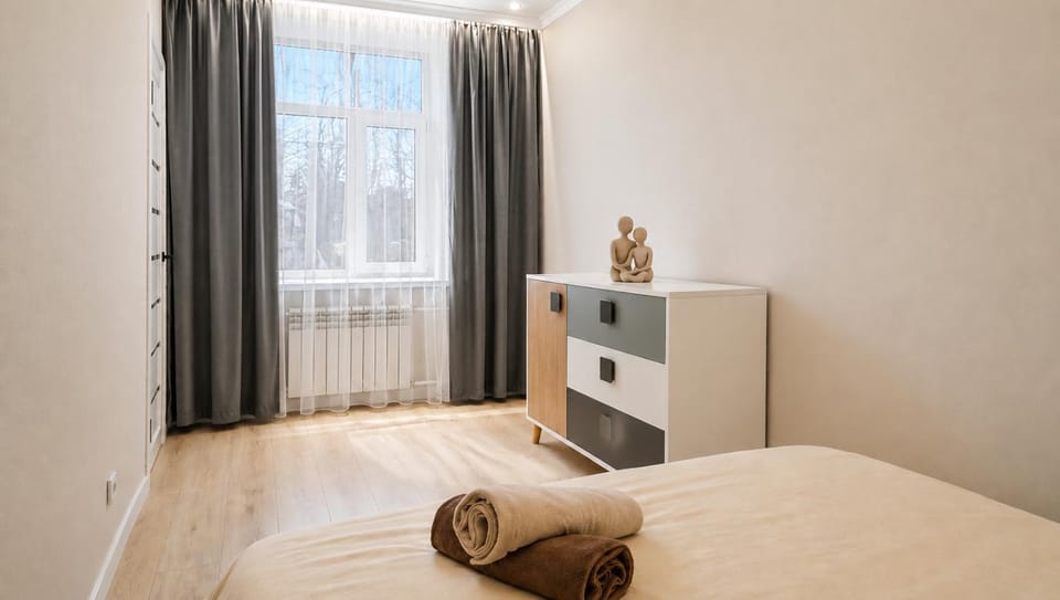 Photo of the whole room, Bedroom