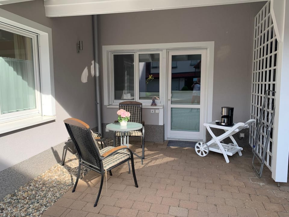 Facade/entrance, Seating area