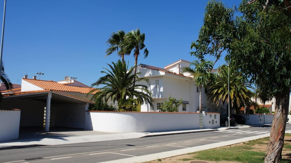 Property building, Day