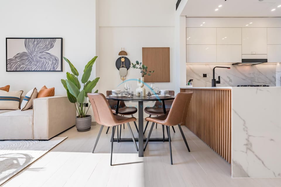 Kitchen or kitchenette, Seating area, Dining area
