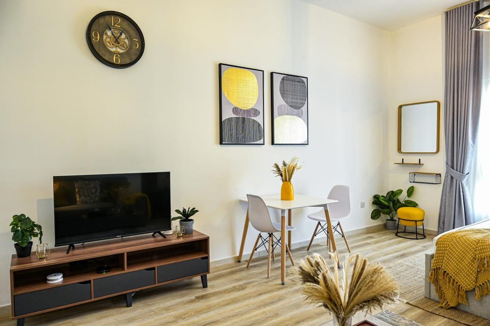 Modern Studio in Discovery Gardens, Close to Metro Apartment in Dubai