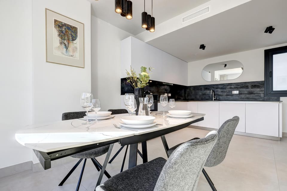 Kitchen or kitchenette, Living room, Seating area, Dining area