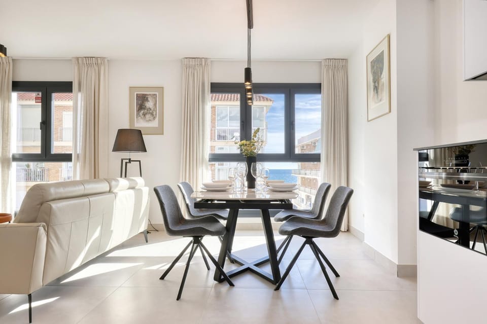 Kitchen or kitchenette, Living room, Seating area, Dining area