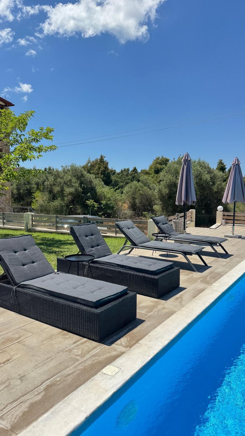 Helvetia Luxury Pool Villas House in Halkidiki